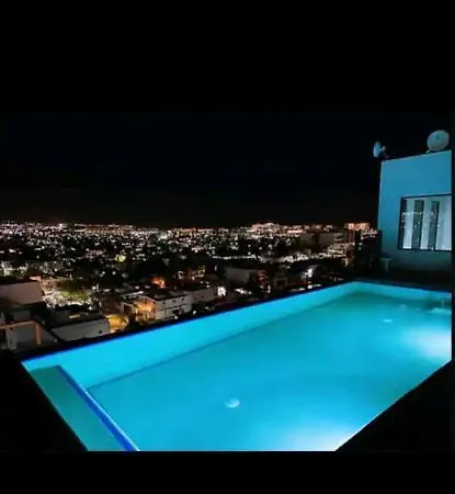 Elegant Condo In An Upscale Building