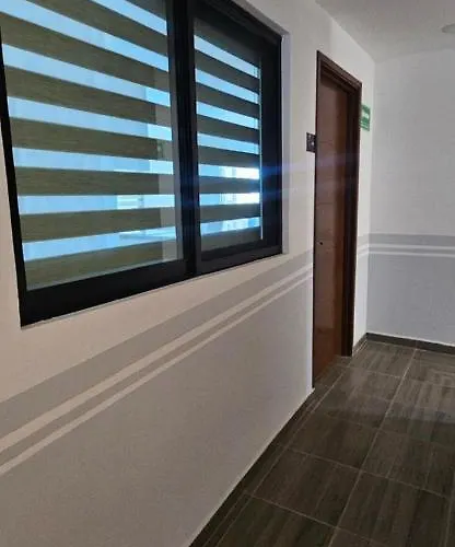 Elegant In An Upscale Building 4*